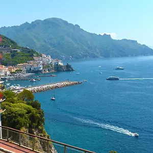 https://villa-rosinella.hotels-amalfi.com